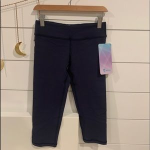 **NEW WITH TAGS Ivivva Navy Crop Leggings